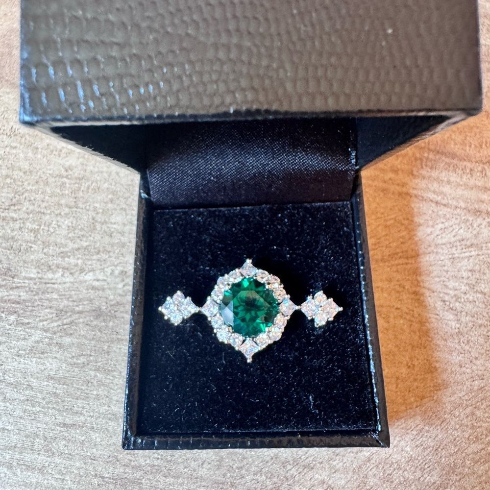 Gold Coast Platinum Plated Green & White Stones Pin Lapel Brooch Regency